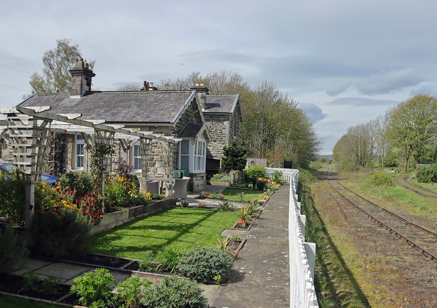 Perfect platform for country escape: The Old Waiting Rooms. 