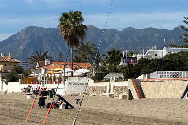 fishing lines Marbella beach 600x400