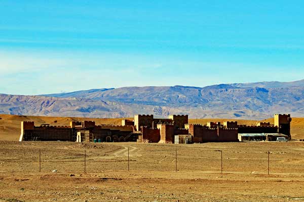 w Atlas Mountain backdrop 2694