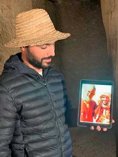 w Extra at Atlas studios Picture1