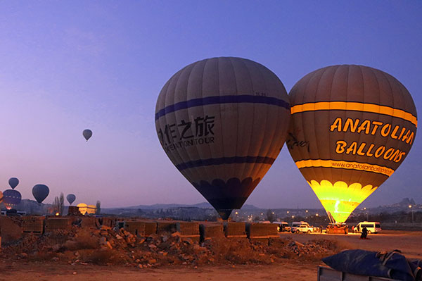 Firing up the balloons 4328w