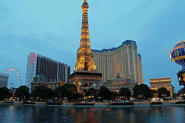 Moonlight dining beneath the Eiffel Tower on the Las Vegas Srtip