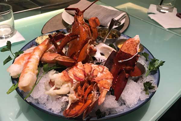 Las Vegas The Bellagio - Not a burger in sight: succulent seafood platter.