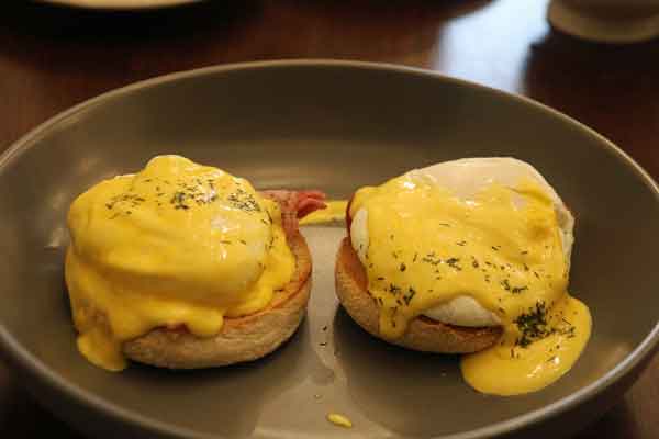 w 13 eggs benedict 0046
